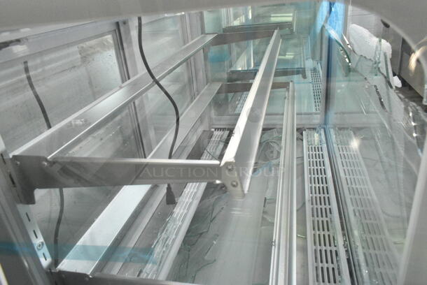 BRAND NEW SCRATCH AND DENT! Avantco BC-48-HC 48" Curved Glass White Refrigerated Bakery Display Case. 115 Volts, 1 Phase. See Pictures for Broken Glass. Tested and Working! - Image 5 of 7