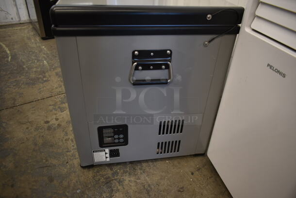 BRAND NEW SCRATCH AND DENT! Whynter FM-62DZ 62 Quart Dual Zone Portable Refrigerator and Deep Freezer Chest. 115 Volts, 1 Phase. Tested and Working! - Image 4 of 5