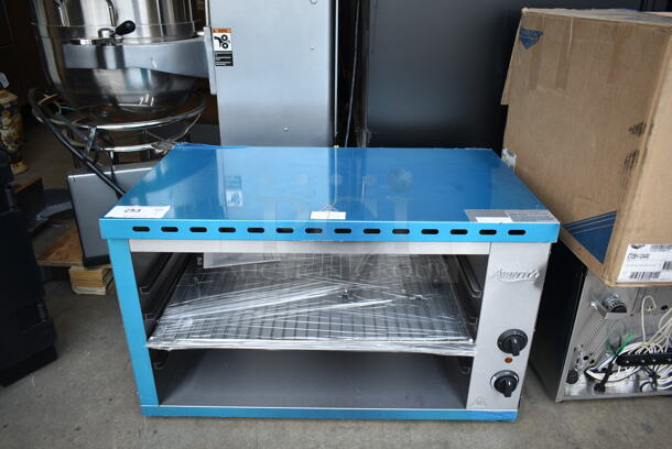 LIKE NEW! Avantco CHSME32M 32" Stainless Steel Commercial Electric Powered Countertop Cheese Melter. 208/240 Volts. Unit Has Only Been Used a Few Times! Tested and Working! - Image 1 of 4