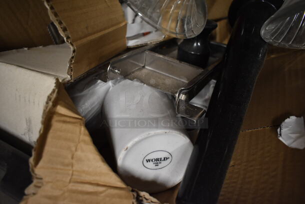 ALL ONE MONEY! Lot of Various Items Including Light Fixture and Poly Food Baskets - Image 5 of 5