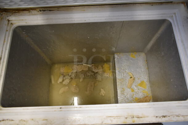 Magic Chef HMCF7W2 Metal Chest Freezer. 115 Volts, 1 Phase. Tested and Working! - Image 4 of 5