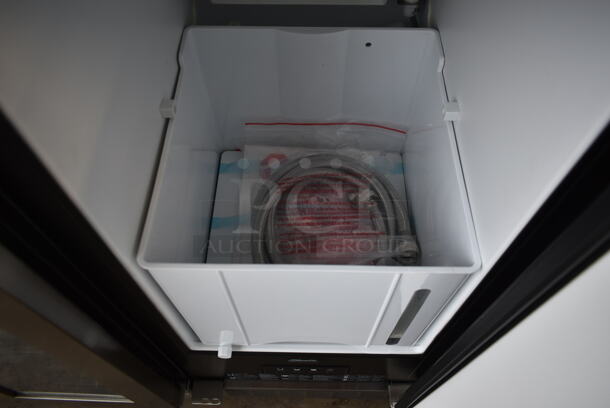 BRAND NEW SCRATCH AND DENT! Danby DIM32D1BSSPR  32lb 15" Stainless Steel Built-In Ice Maker. 115 Volts, 1 Phase. Tested and Working! - Image 4 of 6