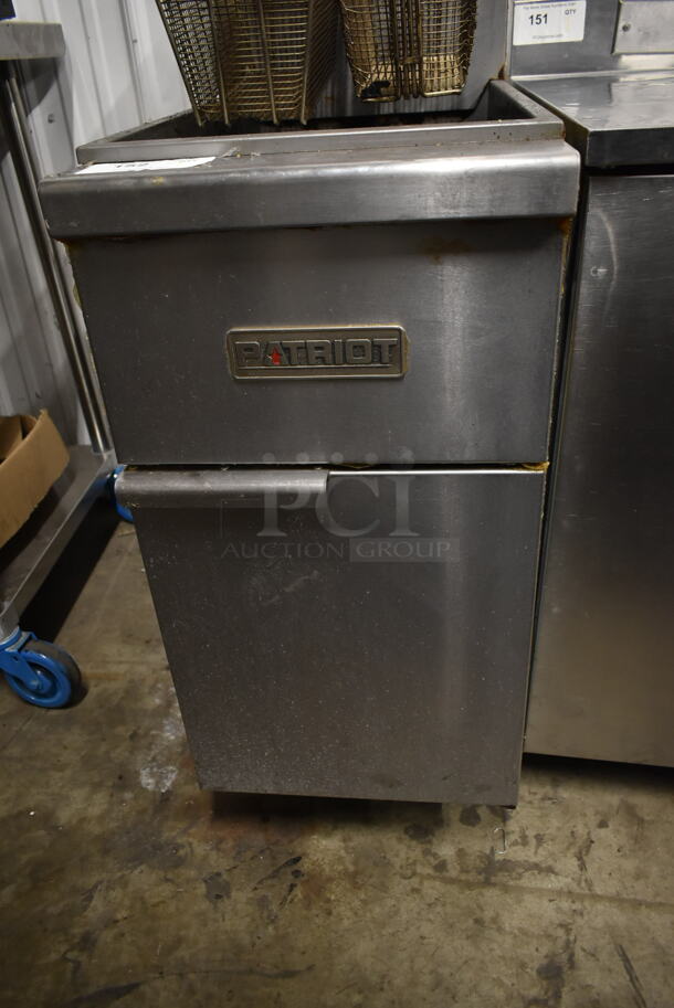 Patriot PT-F4-NG Stainless Steel Commercial Floor Style Natural Gas Powered Deep Fat Fryer w/ 2 Metal Fry Baskets on Commercial Casters. 120,000 BTU. - Image 4 of 7