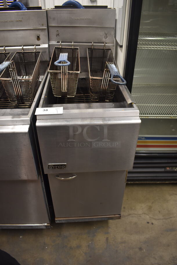 Pitco 45C+SS Commercial Stainless Steel Natural Gas Floor Fryer With 2 Fryer Baskets. 122,000 BTU. 