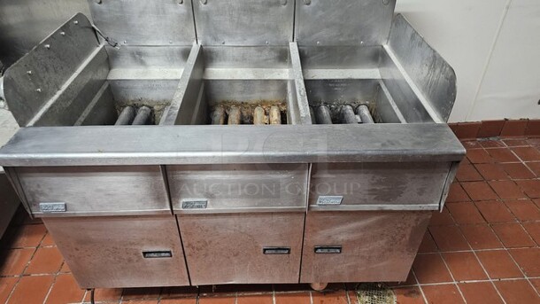 Pitco Frialator SG14-US Natural Gas 3 bay Commercial Fryer - Image 1 of 5