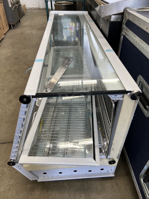 BRAND NEW SCRATCH AND DENT! Avantco Metal Commercial Countertop Refrigerated Display Case Merchandiser. Right Panel Is Missing. 60x24x24. Tested and Working! - Image 7 of 7