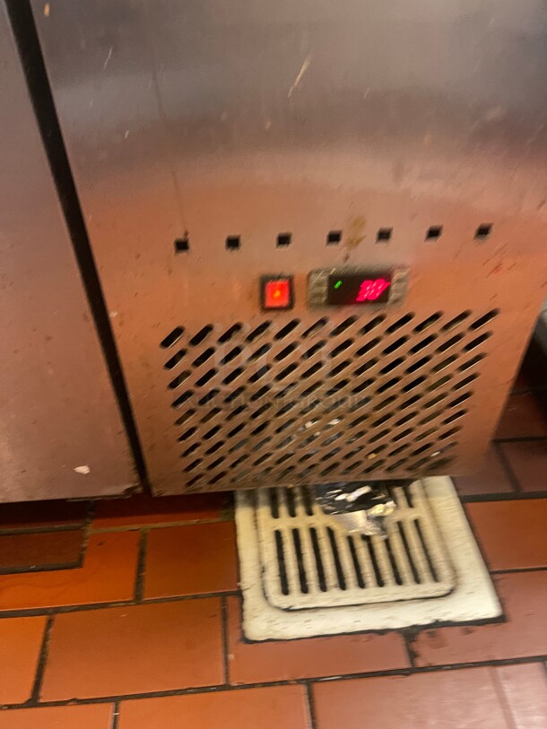 Working! Supera PPT2R-1 - 67 inch Commercial  Pizza Prep Table 115 Volt NSF Tested and Working! - Image 4 of 8
