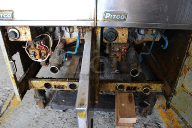 Pitco Frialator Stainless Steel Commercial Natural Gas Powered 2 Bay Fryer w/ 4 Fry Baskets and 2 Side Splash Guards on Commercial Casters. 31.5x35x50 - Image 6 of 10