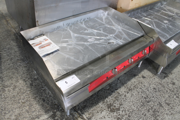 BRAND NEW SCRATCH AND DENT! Avantco 177EG30N Stainless Steel Commercial Countertop Electric Powered Flat Top Griddle w/ Thermostatic Controls. 208/240 Volts, 1 Phase.  - Image 2 of 7