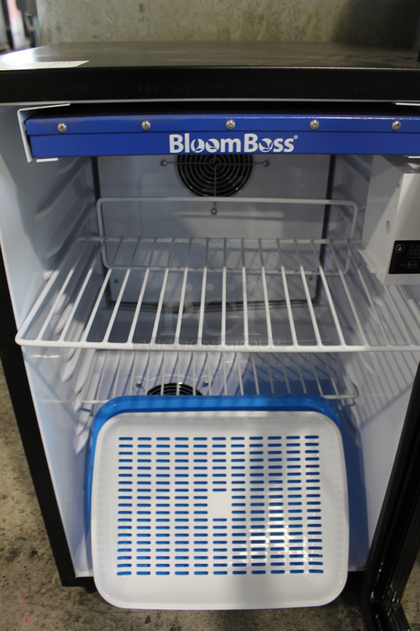 BRAND NEW SCRATCH AND DENT! Danby DFG26A1B  Fresh 2.6 CF Countertop Home Herb Grower Merchandiser. 16 Watt LED. Tested and Working! - Image 2 of 2