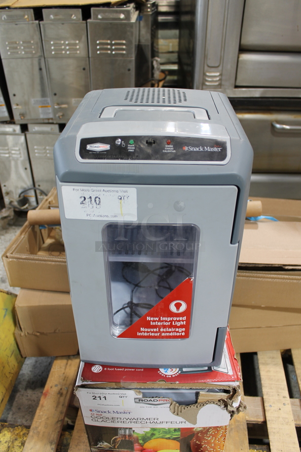 BRAND NEW IN BOX! RoadPro Snack Master 18 Quart Capacity 12 V Thermoelectric Cooler / Warmer Merchandiser. 