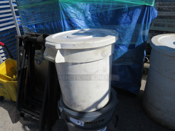 One Carlisle 10 Gallon Ingredient/Trash Can With Lid.