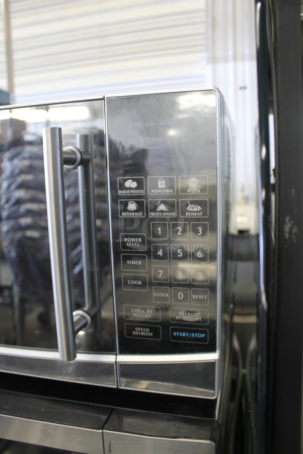 Avanti MO1108SST Metal Countertop Microwave Oven. 120 Volts, 1 Phase.  - Image 2 of 6