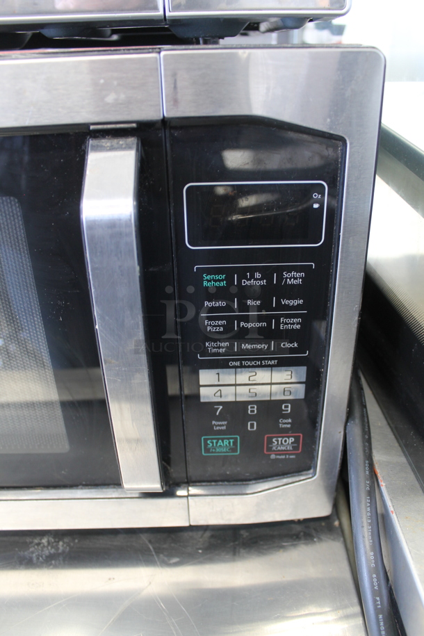 Magic Chef MCM1511KSB Metal Countertop Microwave Oven. 120 Volts, 1 Phase.  - Image 3 of 5