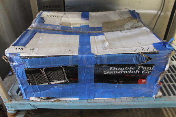 BRAND NEW SCRATCH AND DENT! Avantco 177P84 Stainless Steel Commercial Double Panini Press. 120 Volts, 1 Phase. Tested and Working! - Image 3 of 9