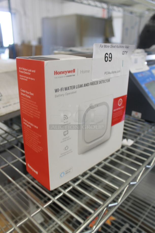 IN ORIGINAL BOX! Honeywell CHW3610W1001 Home Wi Fi Water Leak and Freeze Detector.  - Image 2 of 5
