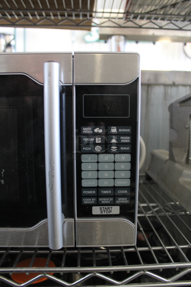 Avanti MO7003SST Countertop Microwave Oven. 120 Volts, 1 Phase.  - Image 3 of 6