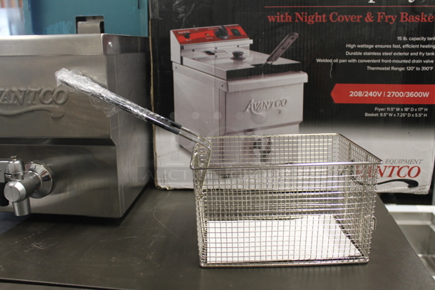 BRAND NEW SCRATCH AND DENT! Avantco 1771F200 Commercial Stainless Steel Electric Single Countertop Fryer With Night Cover and Fry Baskets. 208-240V. Tested And Working!  - Image 8 of 10