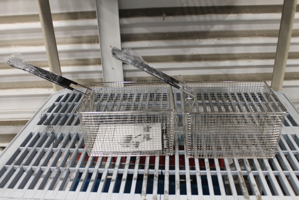 BRAND NEW SCRATCH AND DENT! Avantco Commercial Stainless Steel Electric Countertop Dual Tank Fryer With 2 Fryer Baskets. 250 Volts, 1 Phase. Tested And Working!  - Image 6 of 8