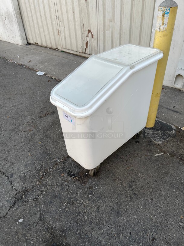 Clean! Cambro 21 Gallon / 335 Cup White Slant Top Mobile Ingredient Storage Bin with 2-Piece Sliding Lid - Image 2 of 7
