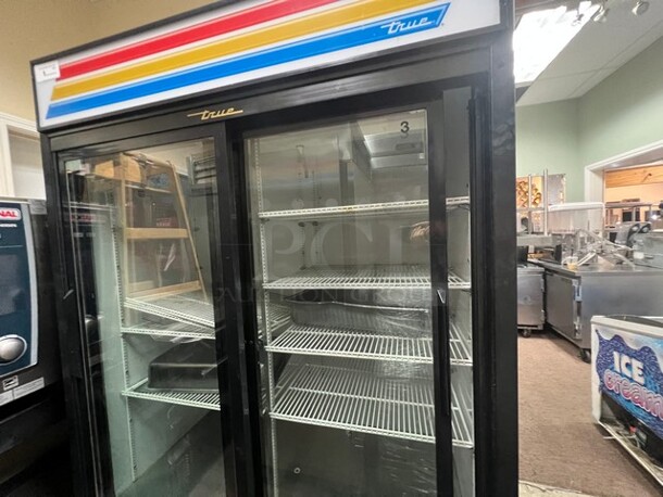 ALMOST NEW! True GDM-47-HC-LD Commercial Glass Door Merchandizer refrigerator Cooler NSF 115 VOLT Tested and Working!