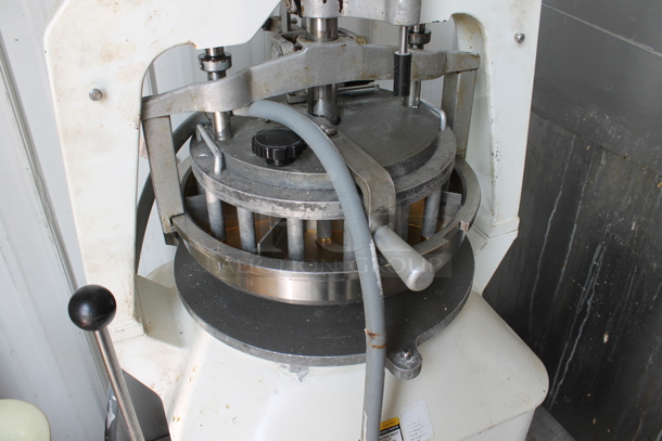 Dutchess UM-3 Metal Commercial Floor Style Dough Divider. 208-230 Volts, 3 Phase. - Image 2 of 5