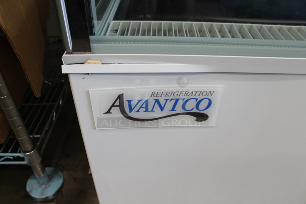 BRAND NEW SCRATCH AND DENT! Avantco 193BCTD72W Metal Commercial Curved Glass Refrigerated Bakery Display Case Merchandiser. 110-120 Volts, 1 Phase. Tested and Powers On But Does Not Get Cold - Image 3 of 7