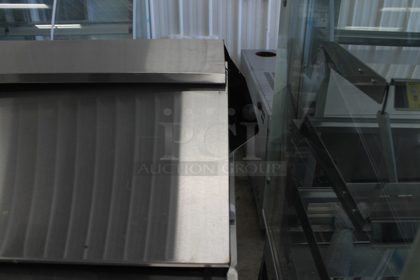 BRAND NEW SCRATCH AND DENT! Avantco 178APT71MHC Stainless Steel Commercial 71" Sandwich Salad Prep Table Bain Marie Mega Top on Commercial Casters. Tested and Working! - Image 4 of 7