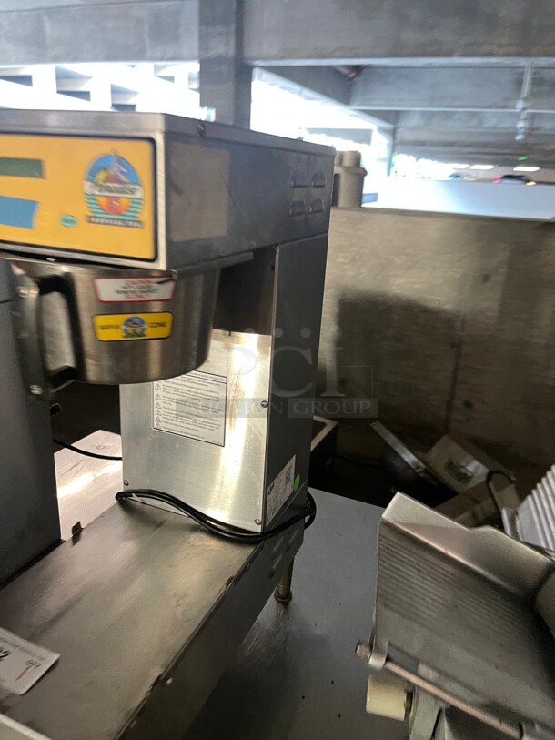 Nice! Curtis Commercial Coffee Brewer 1700 Watts 115 Volt NSF Tested and Working!  - Image 4 of 5