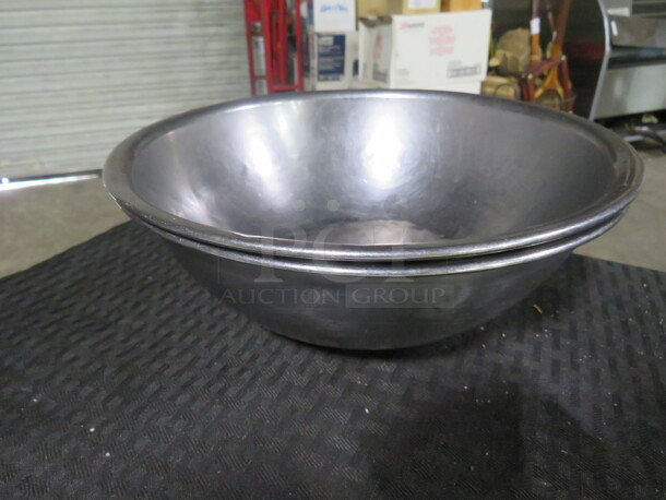 9.5 Inch Stainless Steel Bowl. 2XBID