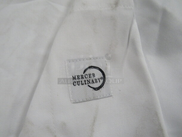 One NEW Mercer Culinary Chef Coat. Size 2X. - Image 3 of 4