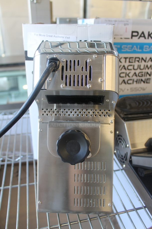 BRAND NEW SCRATCH AND DENT! VACPAK-IT 186SV158 Commercial Stainless Steel Sous Vide Circulator Head. 120V. Tested And Working! Stock Pictures Used For Gallery Picture. - Image 4 of 8