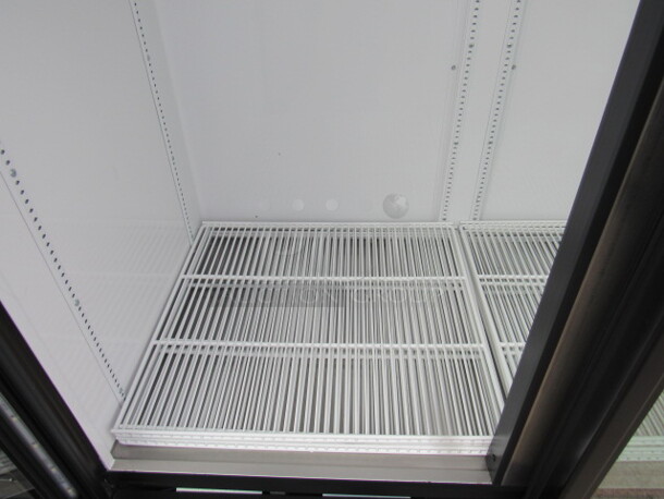 One True 2 Door Glass Display Cooler With 6 Racks. Working Not COLD. 115 Volt. Model# GDM-49-HC-TSLO1. 54X31X78.5 - Image 3 of 4