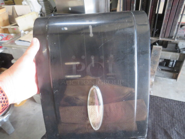 One Hand Towel Dispenser With Key. - Image 1 of 2