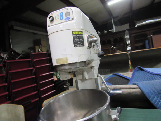 One Globe 8 Quart Commercial Mixer With Bowl And Paddle. Model# SP8. 110 Volt.  - Image 4 of 4