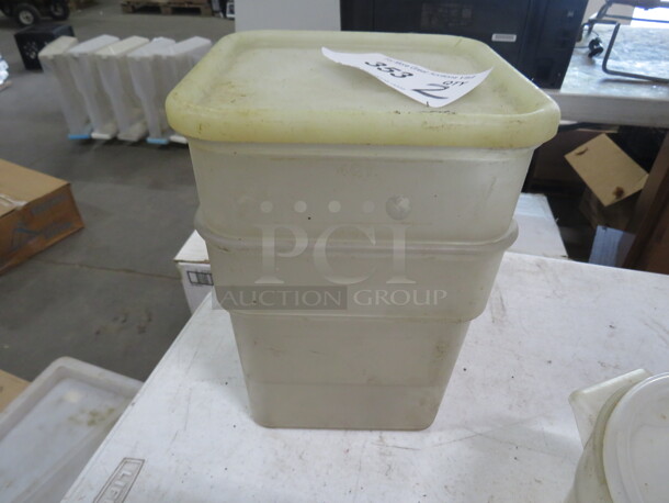 4 Quart Food Storage Container With 1 Lid. 2XBID