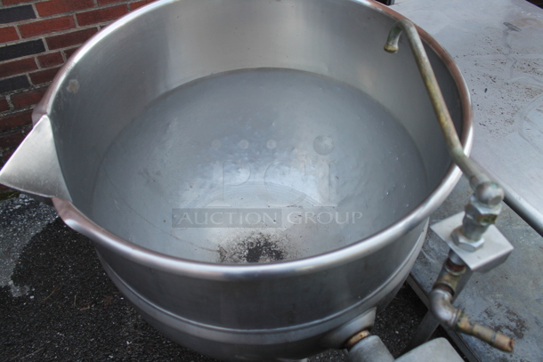 Legion TW 40 Stainless Steel Commercial Floor Style Manual Direct Steam Powered 40 Gallon Tilting Kettle. - Image 4 of 5