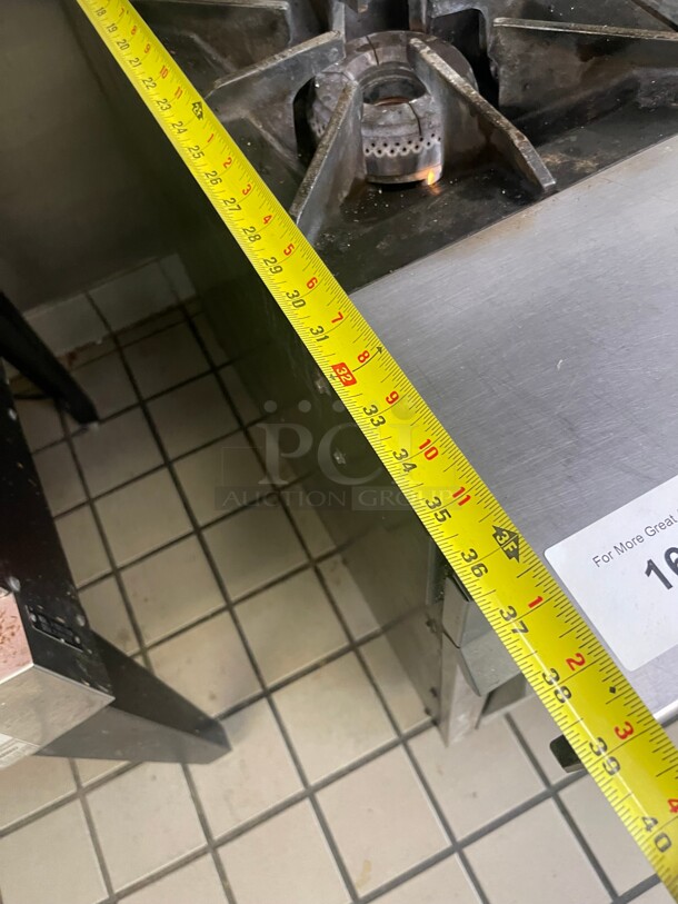 Working! Vulcan Commercial Heavy Duty 6 Burner 36 inch Range with Standard Oven - 198,000 BTU Natural Gas With One Shelf NSF Tested and Working! - Image 8 of 9