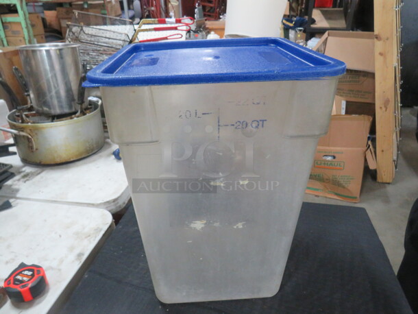 One 22 Quart Food Storage Container With Lid.