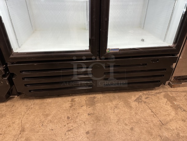 Imbera VRD43 ENERGY STAR Metal Commercial 2 Door Reach In Cooler Merchandiser w/ Poly Coated Racks. 115 Volts, 1 Phase. Tested and Powers On But Does Not Get Cold - Image 2 of 6