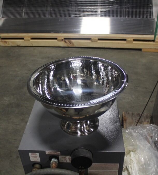 NEW! Hammered Metal 20Qt Punchbowl. 17x17x10