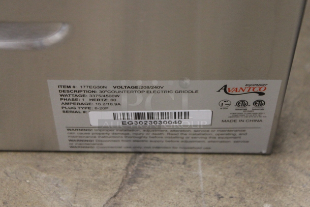 BRAND NEW SCRATCH AND DENT! Avantco 177EG30N Stainless Steel Commercial Countertop Electric Powered Flat Top Griddle w/ Thermostatic Controls. 208/240 Volts, 1 Phase. - Image 4 of 5
