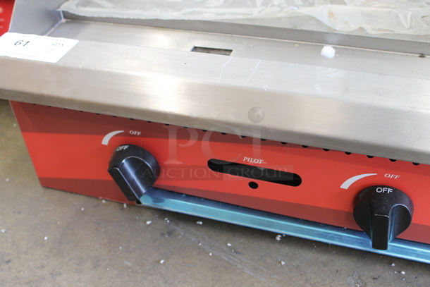 BRAND NEW SCRATCH AND DENT! Avantco 177CAG36MG Stainless Steel Commercial Countertop Natural Gas Powered Flat Top Griddle w/ Thermostatic Controls. 30,000 BTU.  - Image 2 of 4