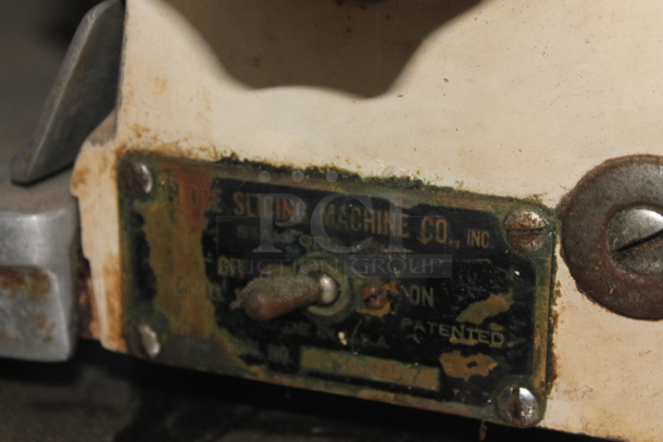 Globe Stainless Steel Commercial Countertop Automatic Meat Slicer w/ Blade Sharpener. 115 Volts, 1 Phase. Tested and Working! - Image 4 of 6