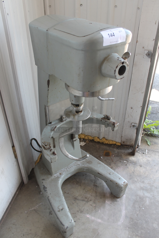 Hobart D-300T Metal Commercial Floor Style 30 Quart Planetary Dough Mixer w/ Dough Hook Attachment. 115 Volts, 1 Phase. Tested and Working! - Image 3 of 10