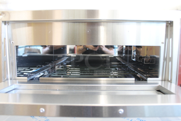 BRAND NEW SCRATCH AND DENT! Avantco 177DPO18S Stainless Steel Commercial Countertop Electric Powered Single Deck Pizza Oven. 120 Volts, 1 Phase. Tested and Working! - Image 3 of 4
