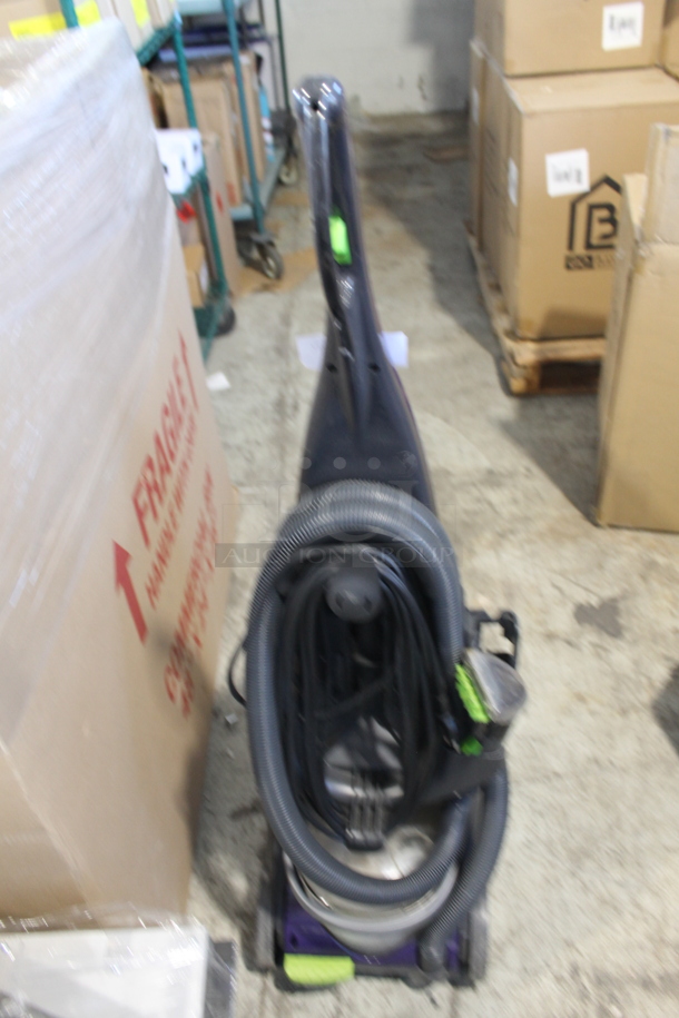 BRAND NEW SCRATCH AND DENT! Bissell 1799 ProHeatPet Vacuum Cleaner. 120 Volts, 1 Phase. Tested and Working! - Image 5 of 9