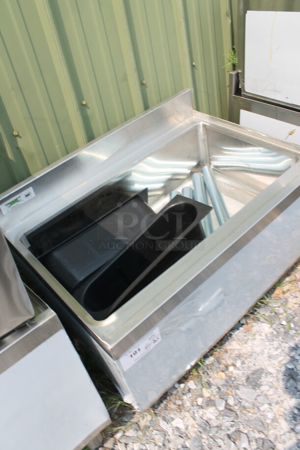 BRAND NEW SCRATCH AND DENT! Regency 600IB213OC7 Commercial Stainless Steel Underbar Ice Bin With 7 Circuit Post-Mix Cold Plate, Bottle Holders And Legs. - Image 5 of 5