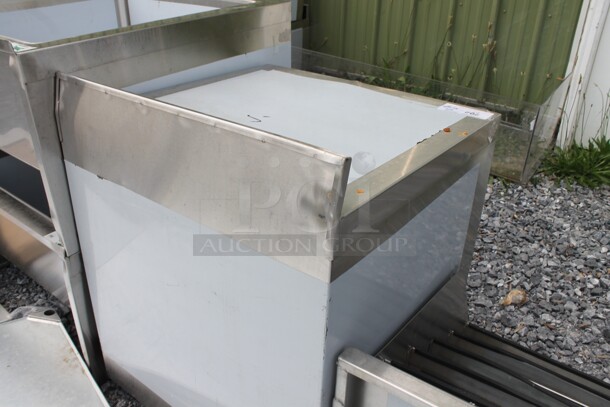 BRAND NEW SCRATCH AND DENT! Regency 600GRSU2324 Commercial Stainless Steel  Corrugated Top Glass Rack Storage Unit - Image 6 of 6