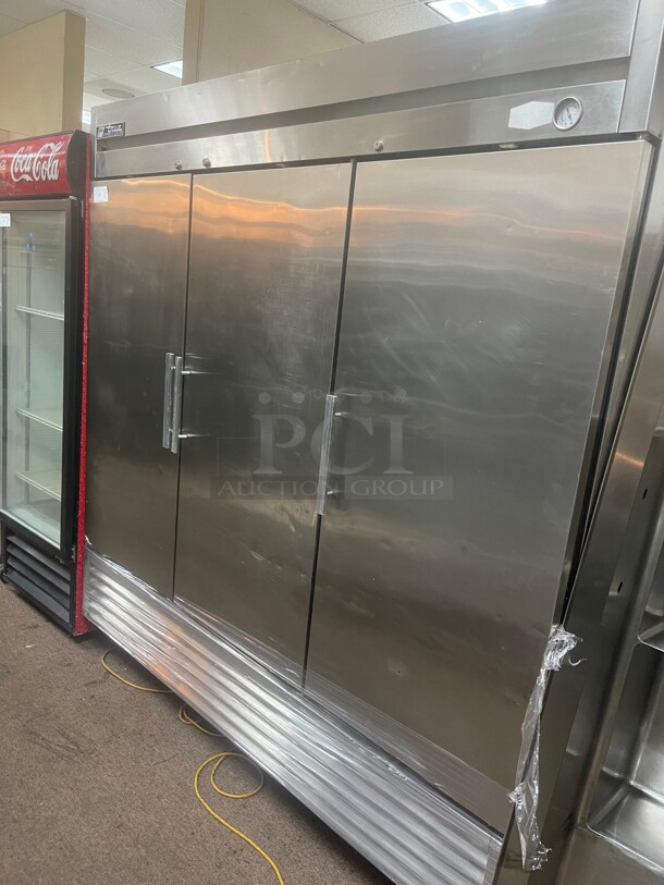 Working! True T-72F 79 inch Three Section Reach In Commercial Freezer, (3) Solid Doors, 115/22- Volt 1 Phase  NSF Tested and Working! - Image 2 of 8
